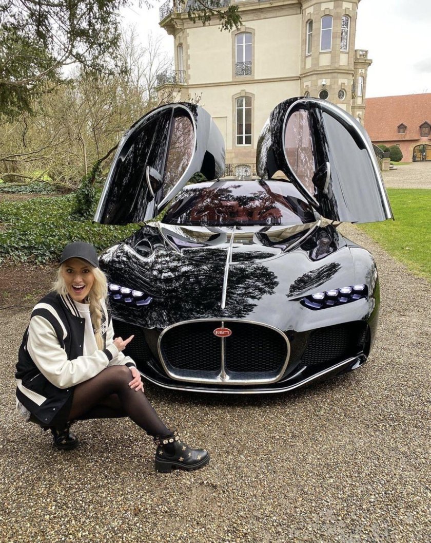 Ведущая Supercar blondie