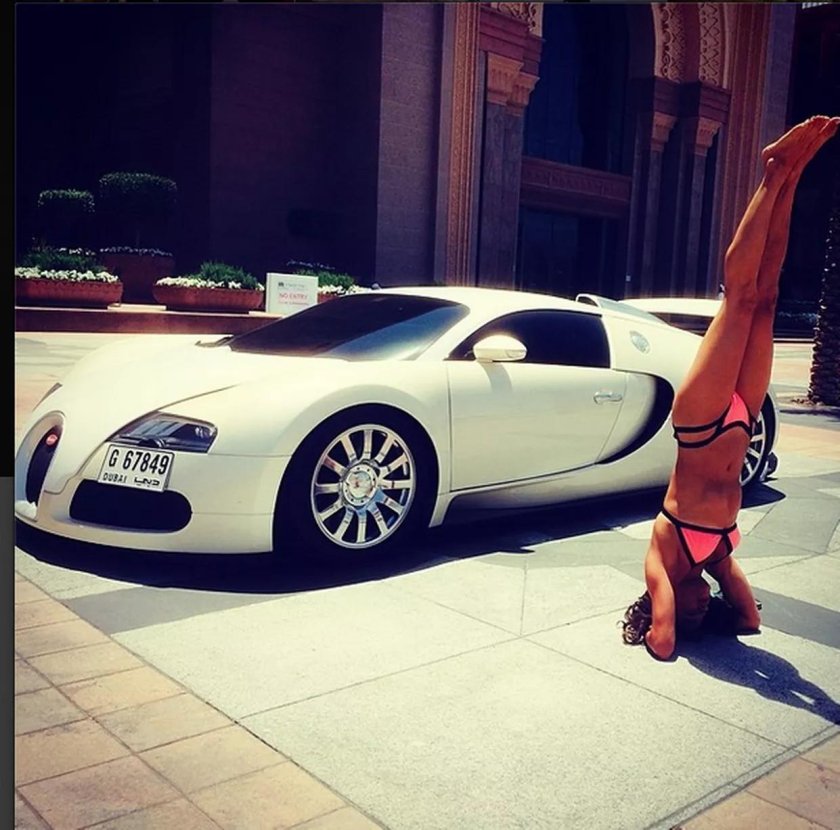 Бугатти девушка