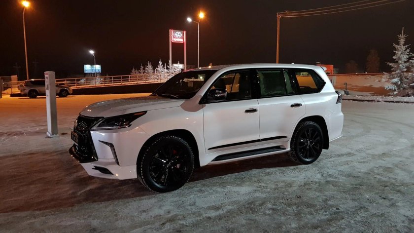Lexus LX 570 Black Vision