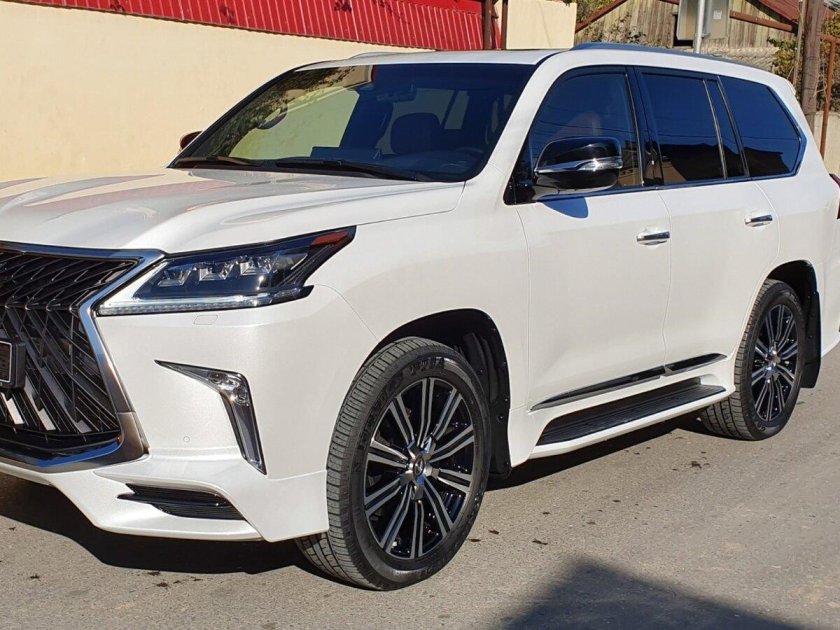 Lexus LX 570 белый