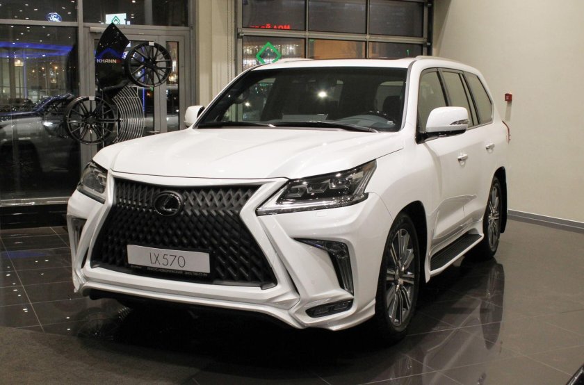 Lexus LX 570 белый