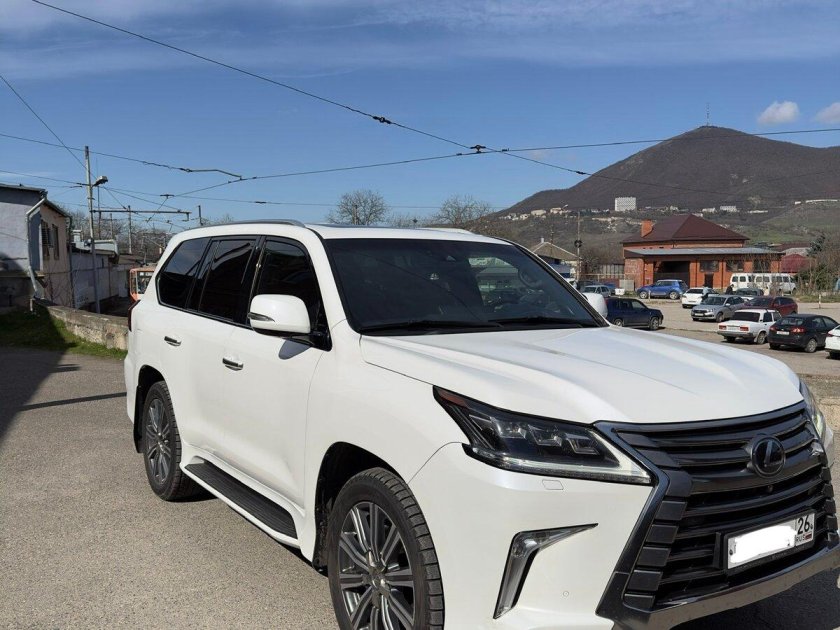 Лексус 570 2016