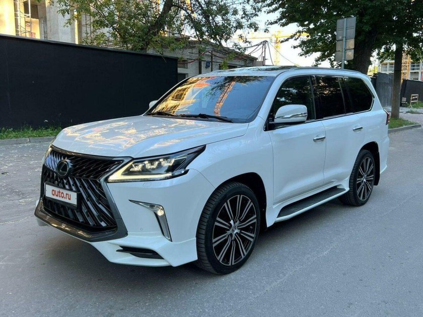 Lexus LX 570 белый