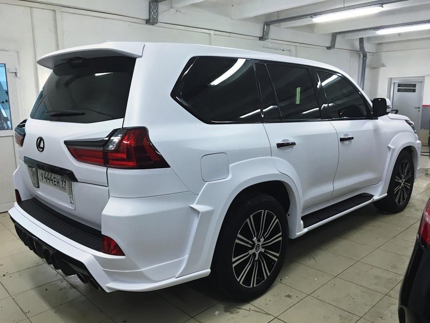 Лексус ЛХ 570 белый