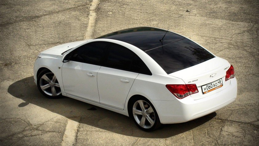 Шевроле Круз белый с черной крышей