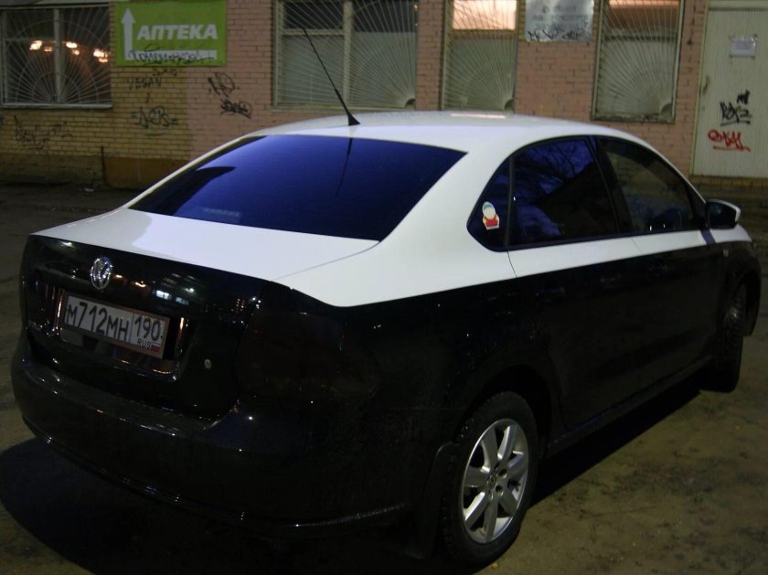 Volkswagen Polo sedan с черной крышей