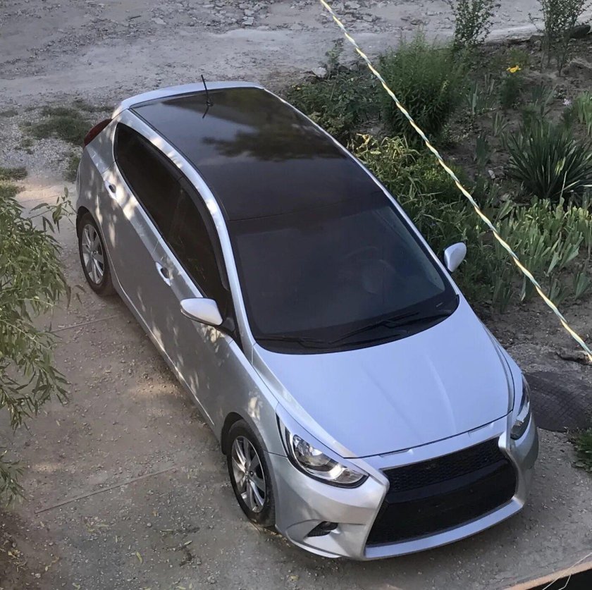 Тойота Виш с черной крышей