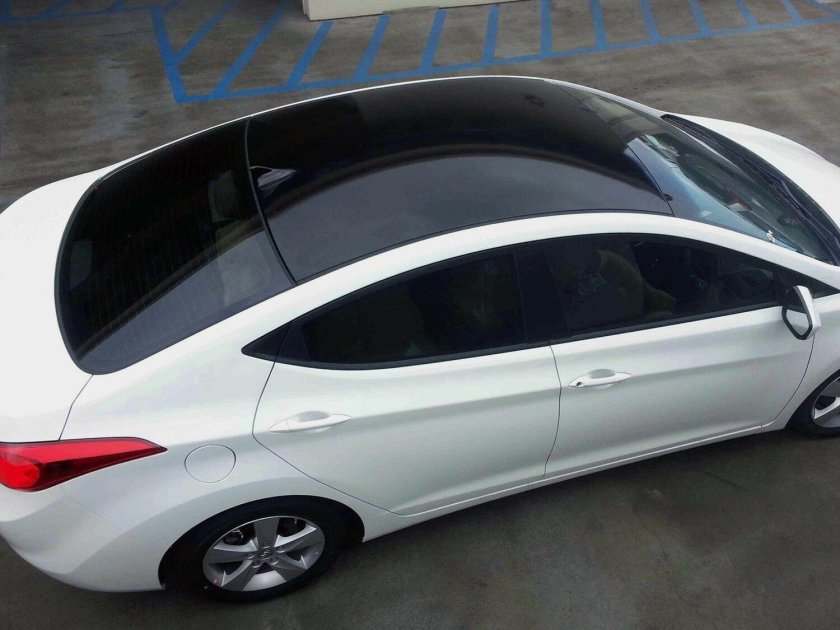 Hyundai Elantra белая с черной крышей