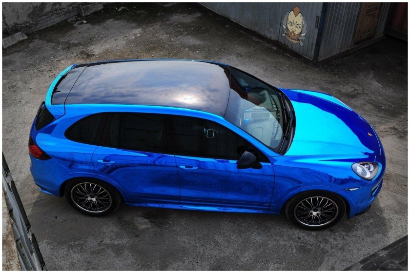 Синяя Мазда 3 с черной крышей