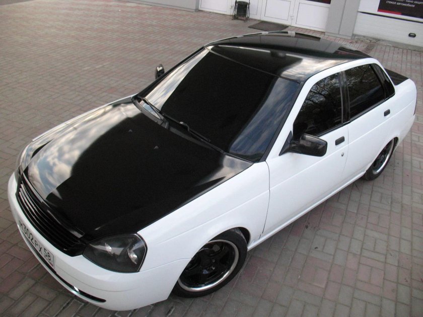 Лада Приора с черной крышей