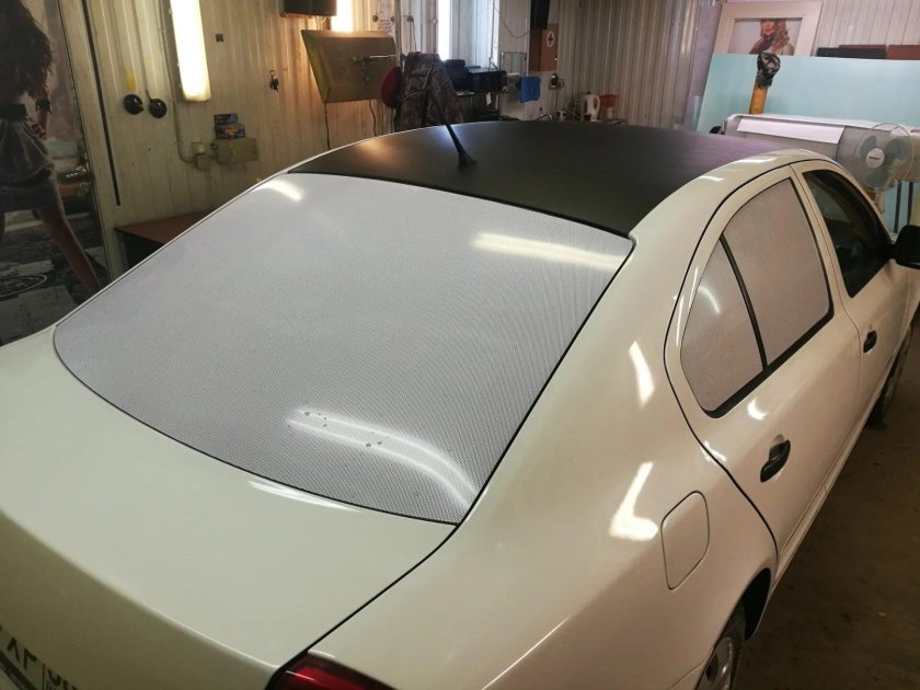 Hyundai Accent черный крыши