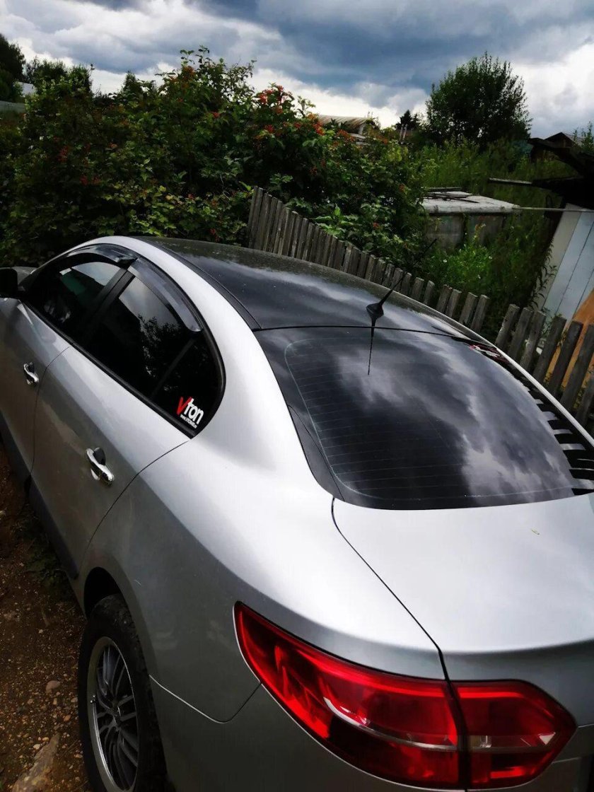 Рено Флюенс черная крыша