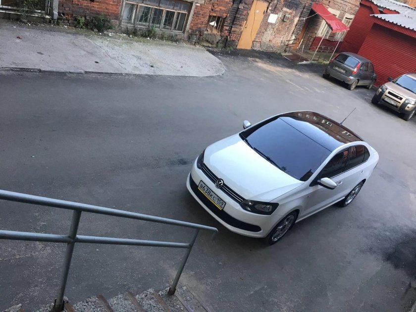 Volkswagen Polo sedan с черной крышей