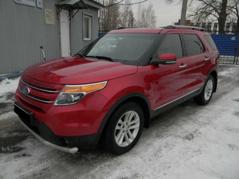 Ford Explorer 5 красный