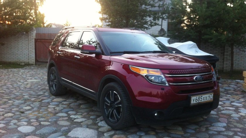 Ford Explorer 5 красный