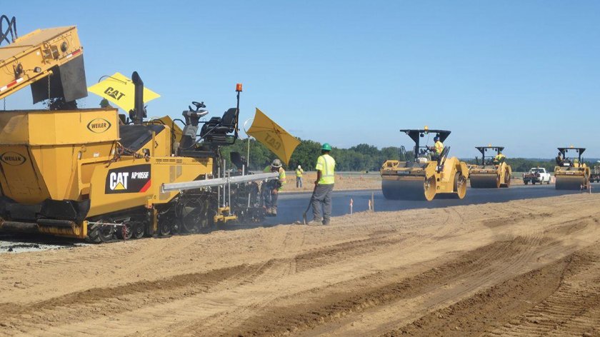 Асфальтоукладчик Caterpillar