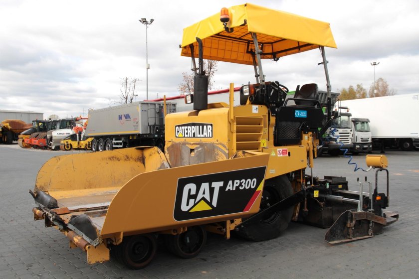 Асфальтоукладчик Caterpillar ap577