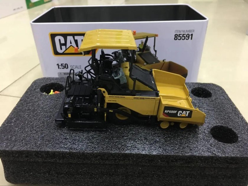 Асфальтоукладчик Caterpillar AP 600
