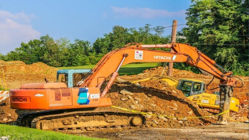 Hitachi ex200-2 копает