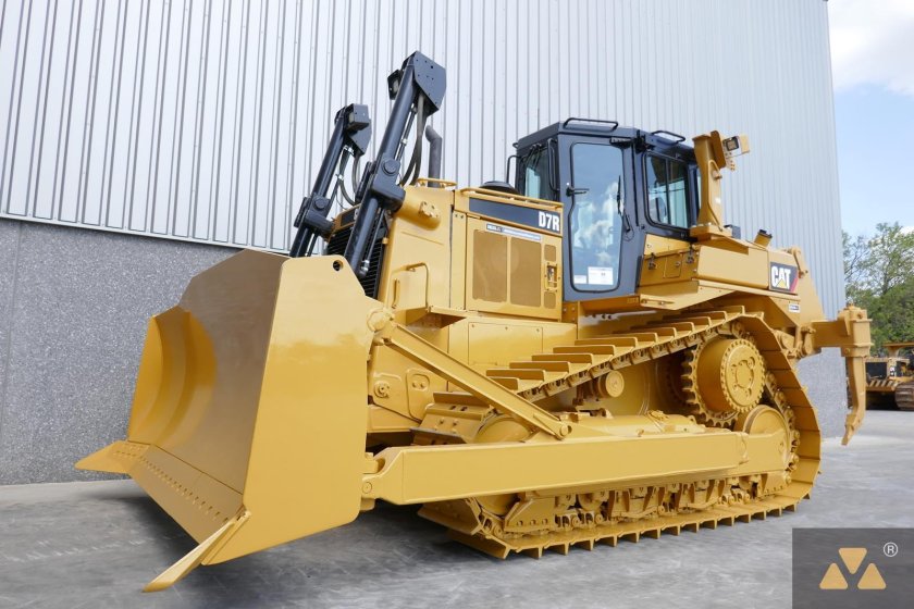 Бульдозер Катерпиллер д7р технические