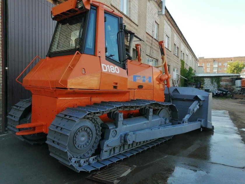 Гусеничный бульдозер