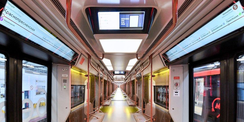 Поезд метро Москва 2020