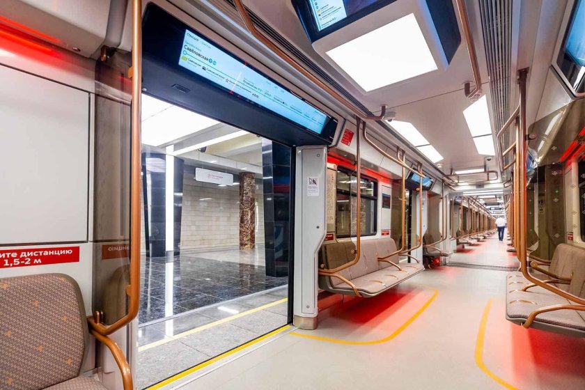 Поезд метро Москва 2020