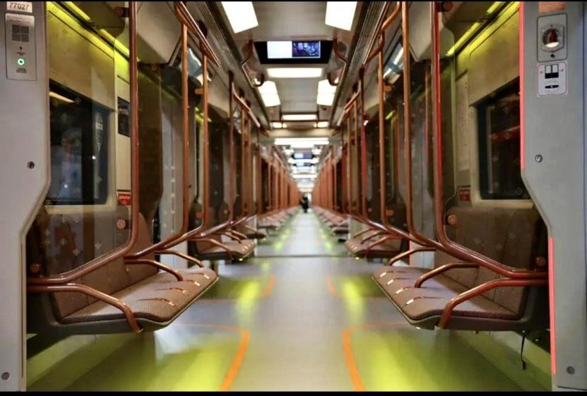 Поезд метро Москва 2020