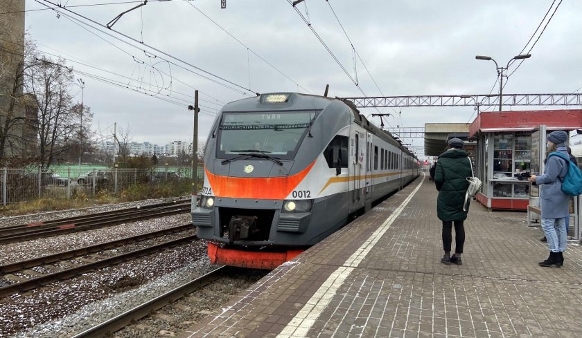 Пригородный поезд