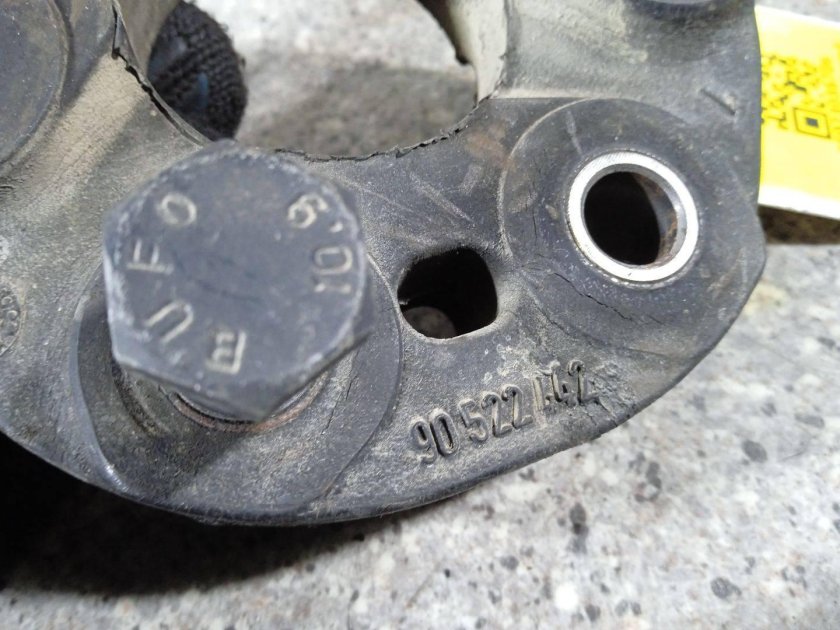 Купить в Крыму на Опель-Омега втулку 6655341