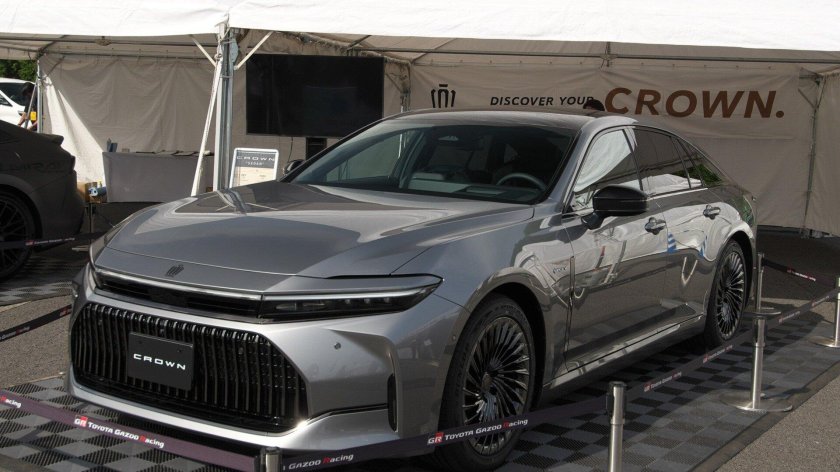 Toyota Crown 2023 sedan