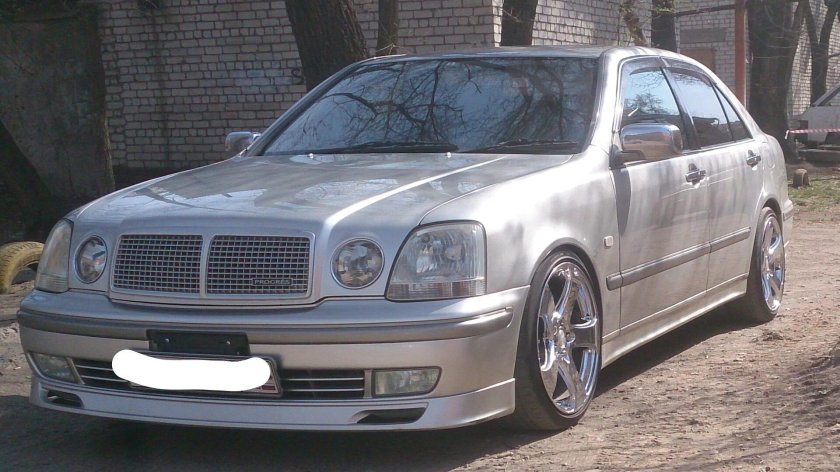 Тойота Прогресс 2000