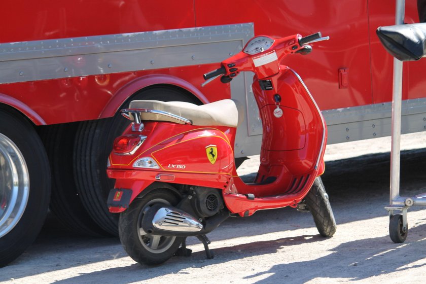 Мопед Феррари