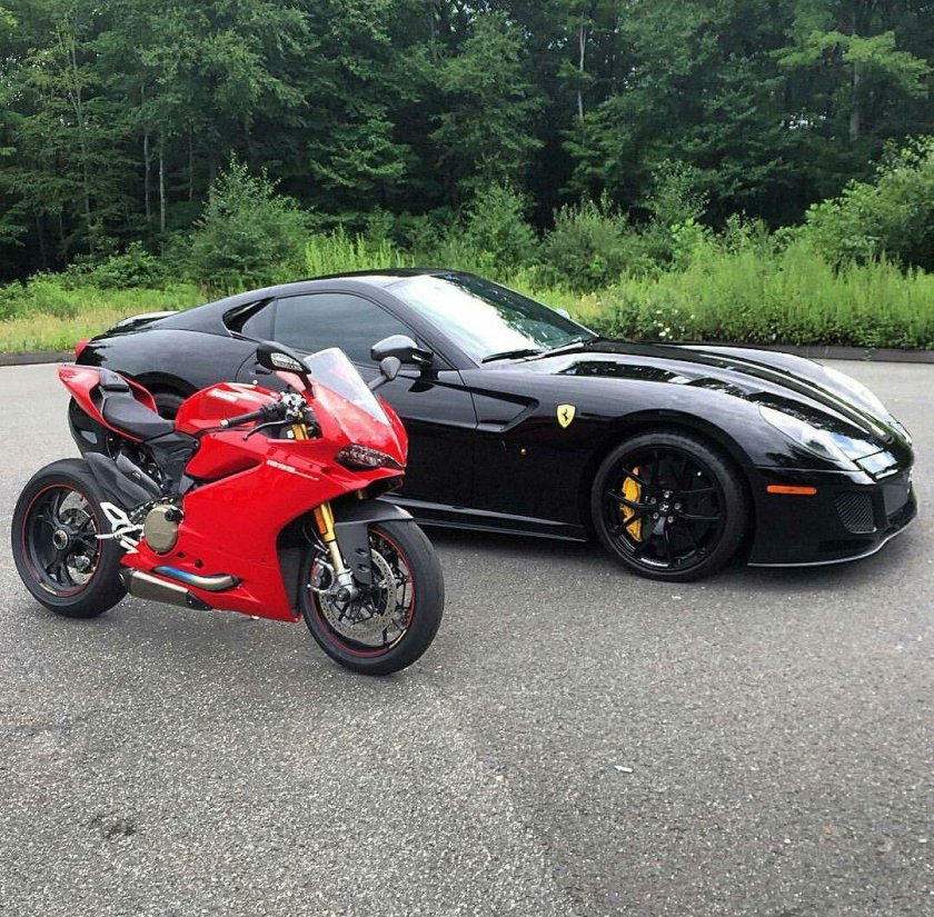 Мотоцикл Ferrari