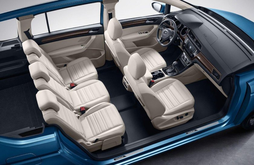 Volkswagen Touran 2022 салон