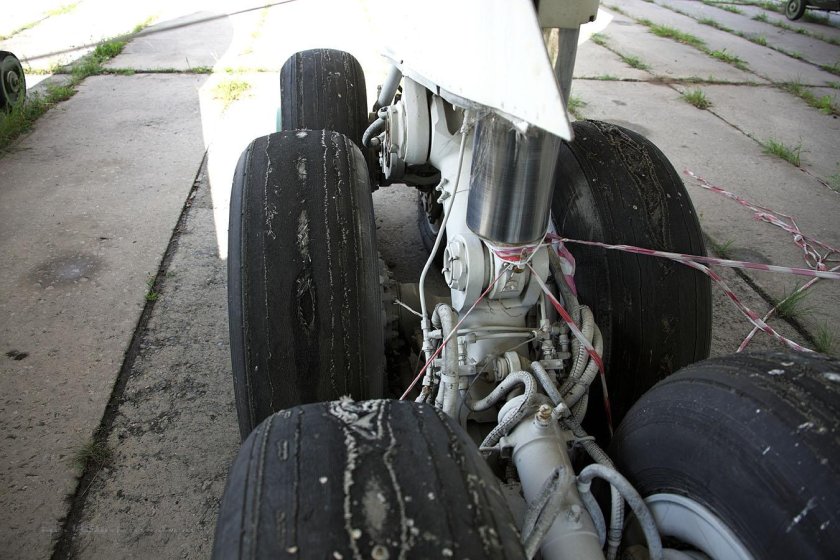 Ту-22 передняя стойка шасси