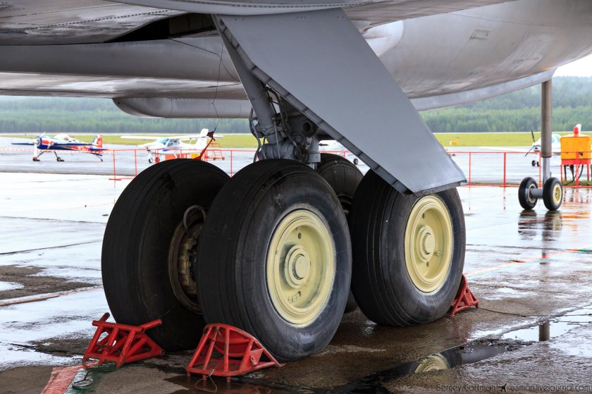 Ил-62 шасси