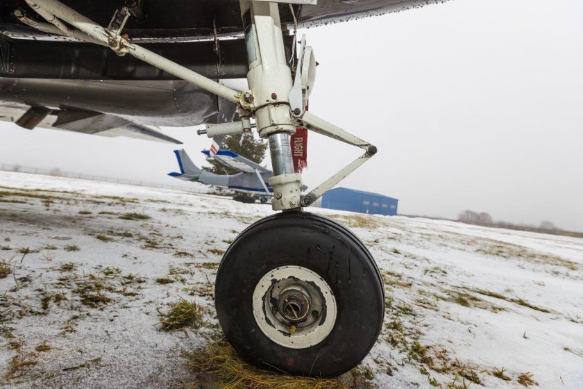 Hawker 400 передняя стойка шасси