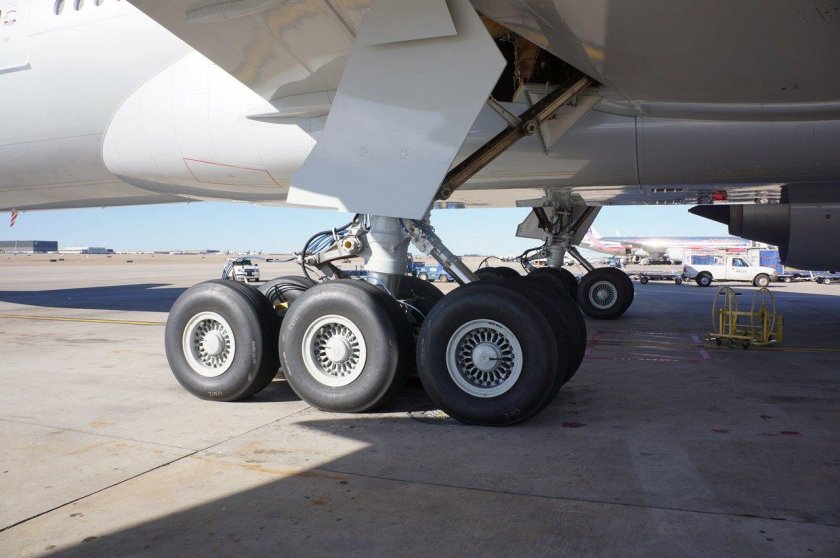 Шасси b777
