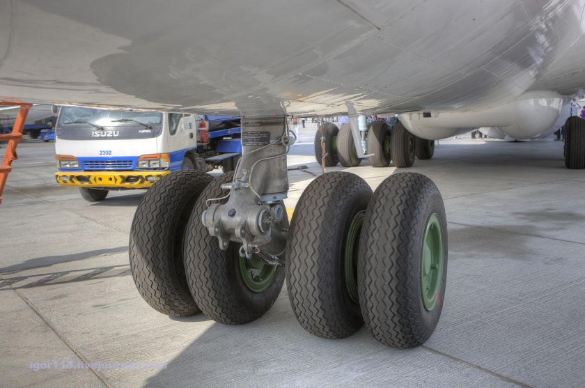 Передняя опора шасси ил-76