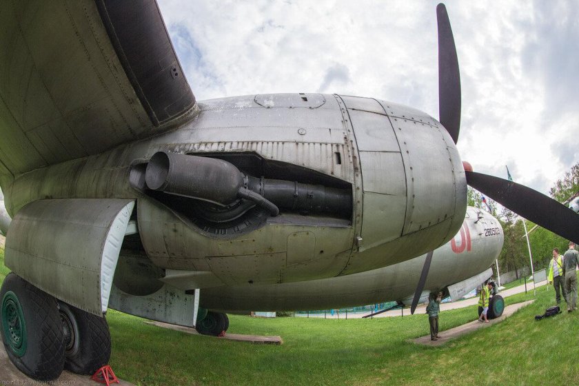 Самолет ту 4