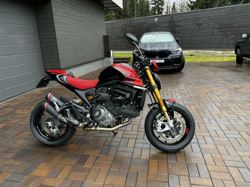 Ducati monster 937