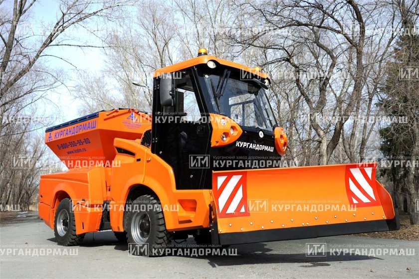 УКМ-2500 универсальная Коммунальная машина