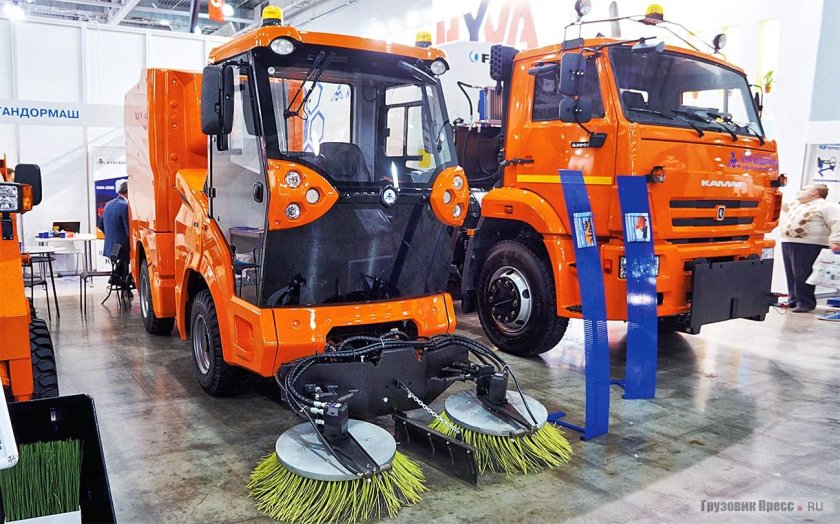 Вакуумно-уборочная машина УКМ-2500m