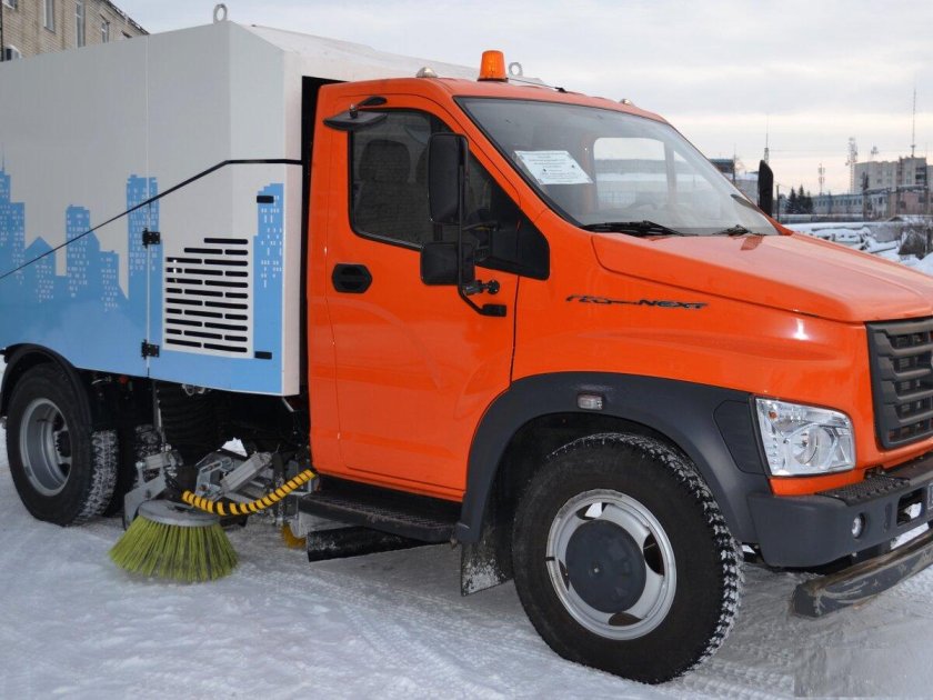 Вакуумная подметально-уборочная машина ко-318д