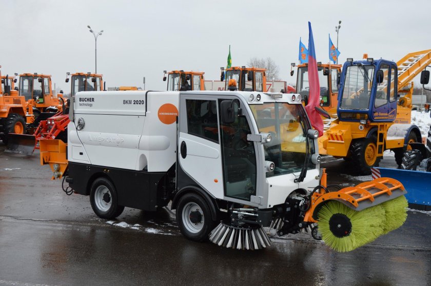 Тротуароуборочная машина тум-975