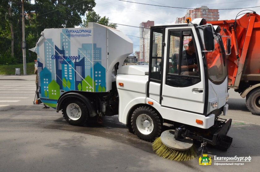 УКМ-2500 универсальная Коммунальная машина