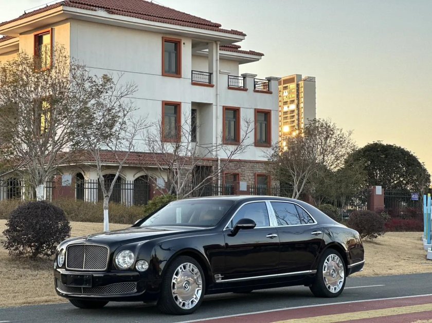 Автомобиль bentley