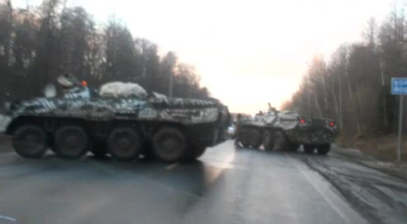 Военные перекрыли дорогу