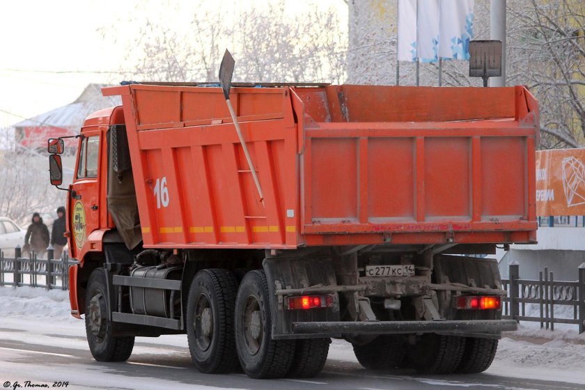 КАМАЗ 6520 сзади